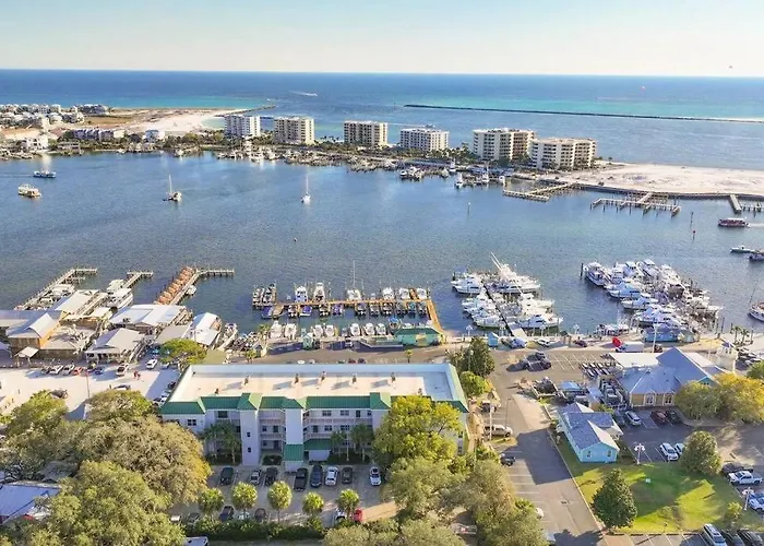 Destin Harbor Hideaway